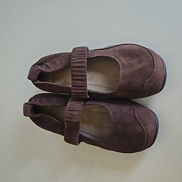 Dansko brown Mary Jane shoes - Picture 5 of 11
